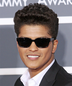 Bruno Mars Short Curly Hairstyle